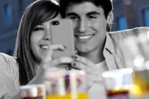 A Tecnologia e as Redes Sociais nos Relacionamentos