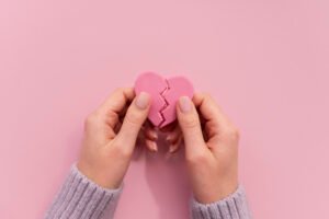 Outubro Rosa: O Impacto do Câncer de Mama nos Relacionamentos e Casamentos